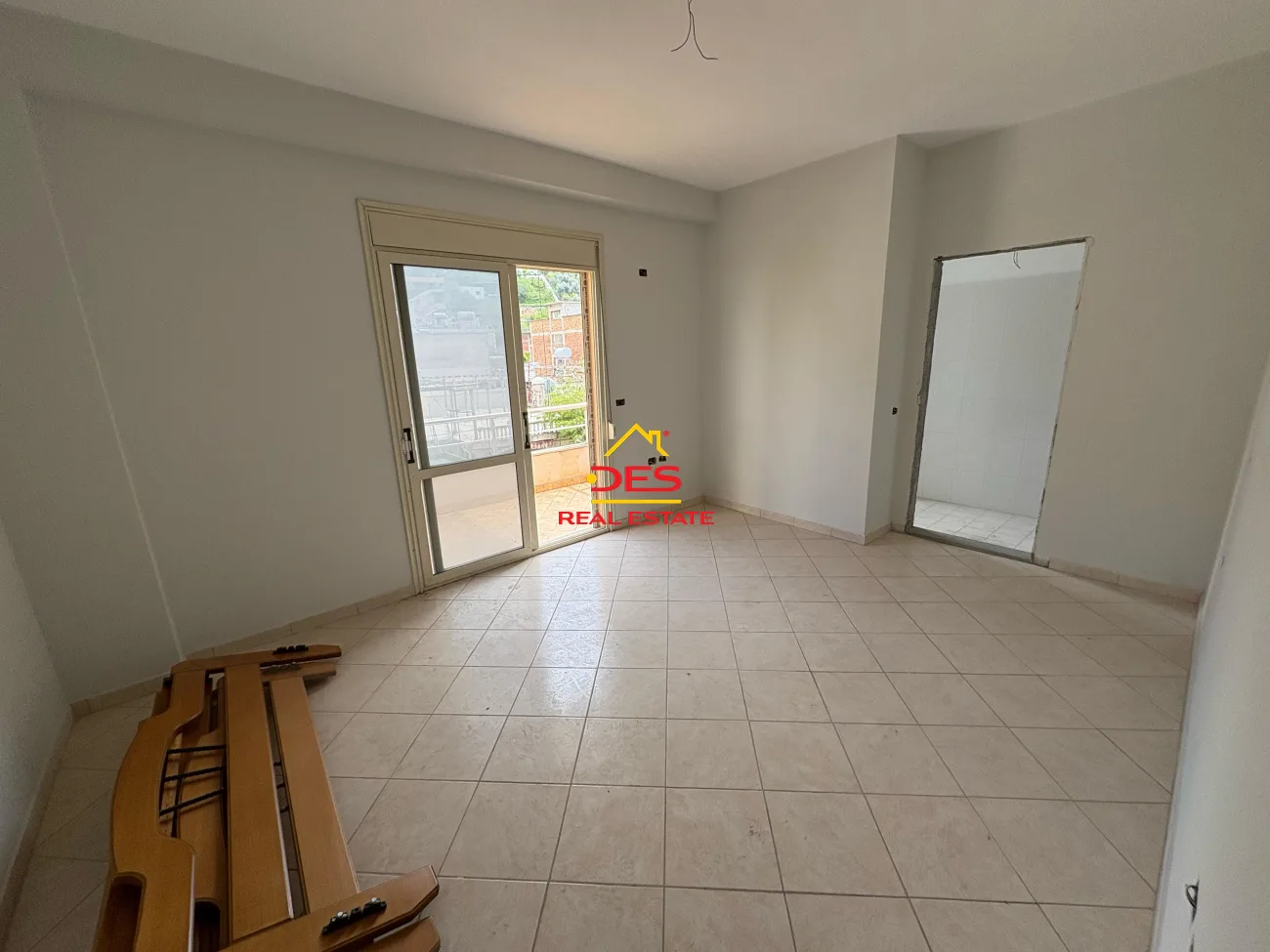 Shitet apartament 2+1 pranë gjykatës së rrethit gjyqësor, vlorë.