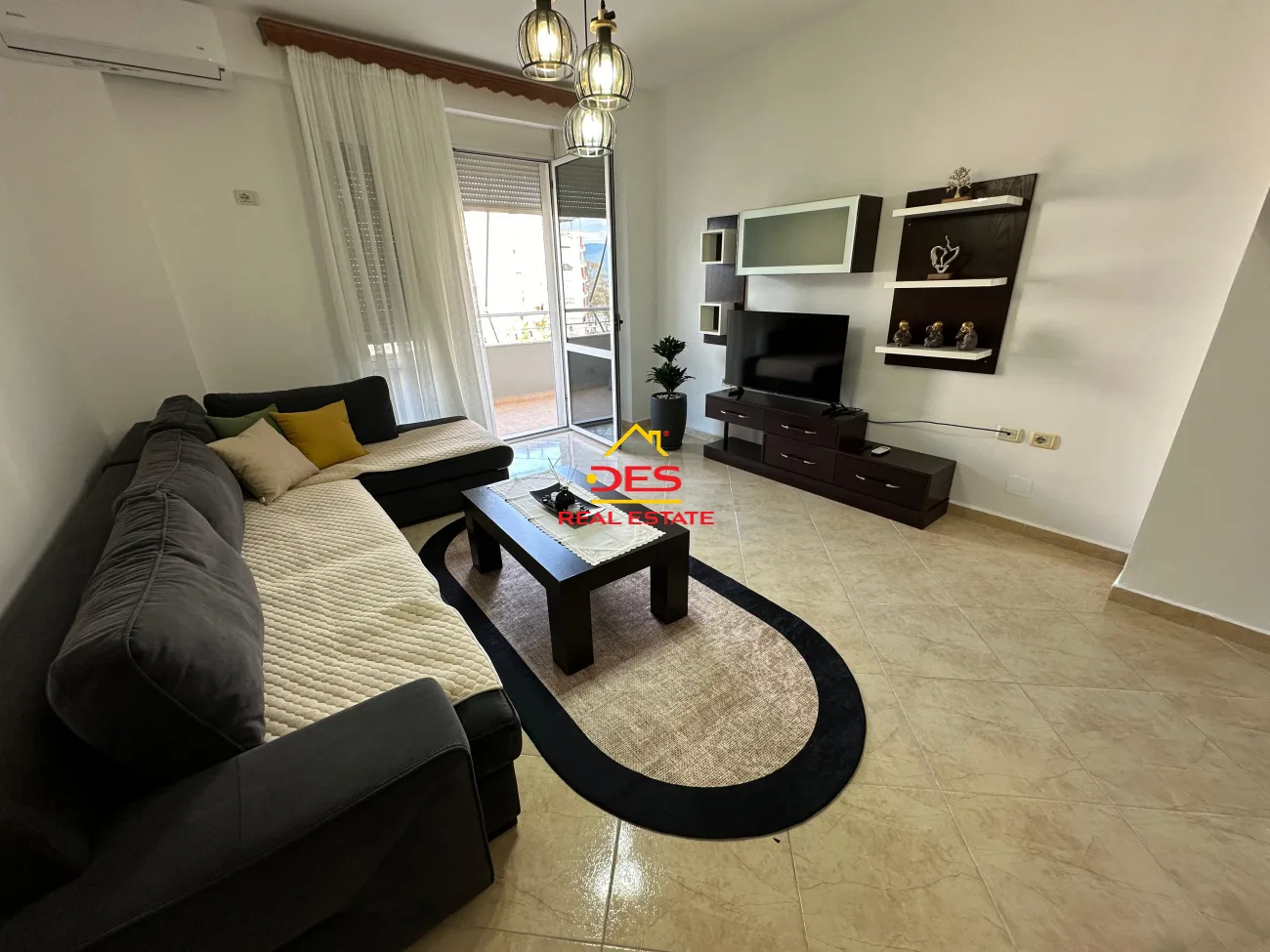 JEPET ME QIRA APARTAMENT 1+1 NË LUNGOMARE,VLORË. 📍 Pranë Hanover