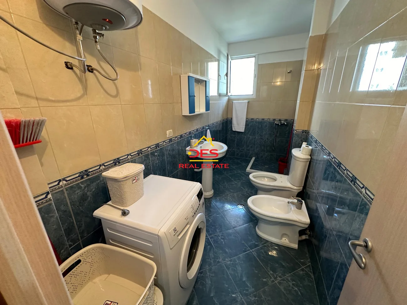 JEPET ME QIRA APARTAMENT 1+1 NË LUNGOMARE,VLORË. 📍 Pranë Hanover