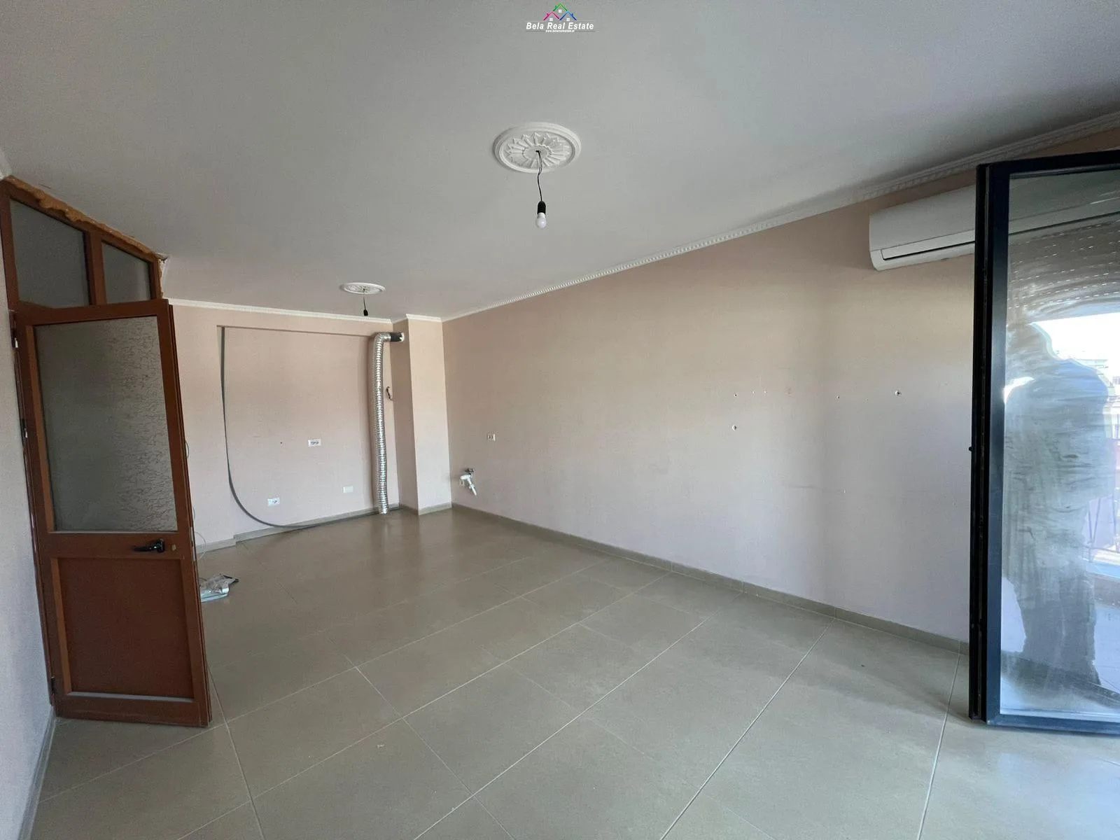 Zyre Me Qera 2+1 Tek Kompleksi Zirkon (ID BZ2972) Tirane
