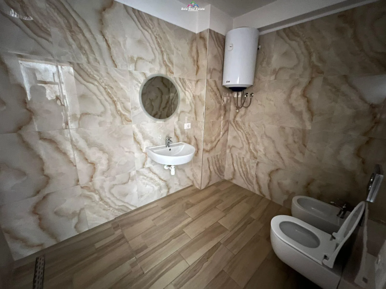 Zyre Me Qera 2+1 Tek Kompleksi Zirkon (ID BZ2972) Tirane