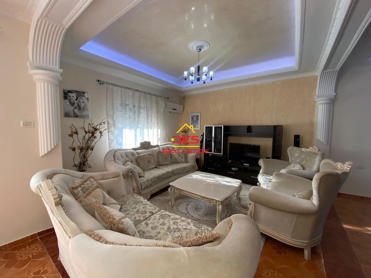 Shitet shtëpi private pranë paraburgimit,vlorë