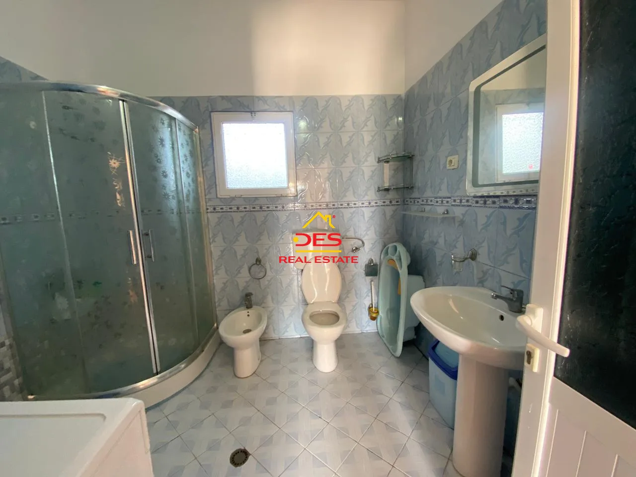 Shitet shtëpi private pranë paraburgimit,vlorë