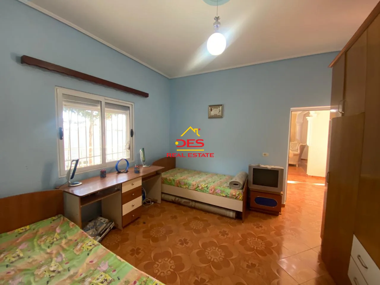 Shitet shtëpi private pranë paraburgimit,vlorë