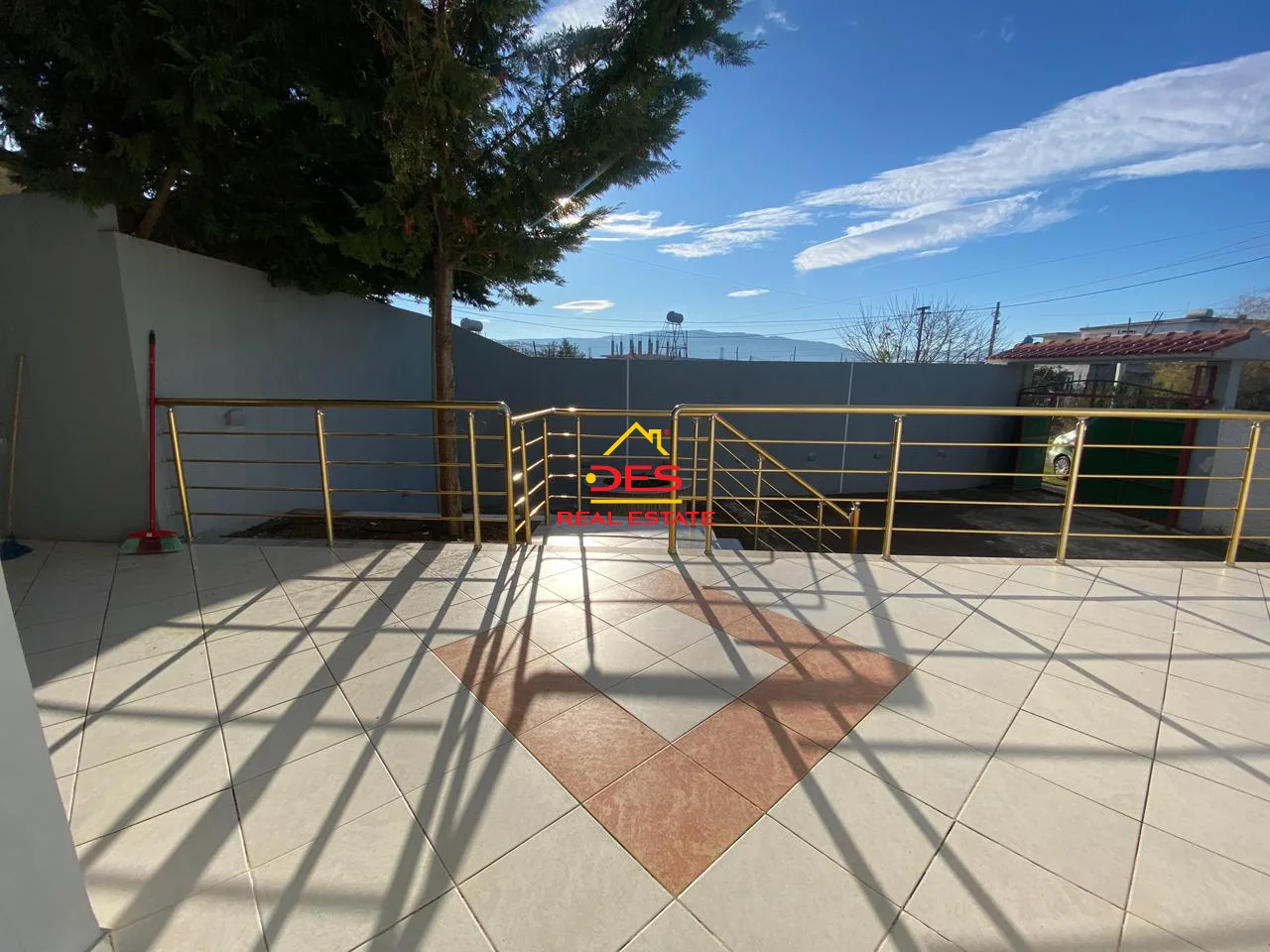 Shitet shtëpi private pranë paraburgimit,vlorë