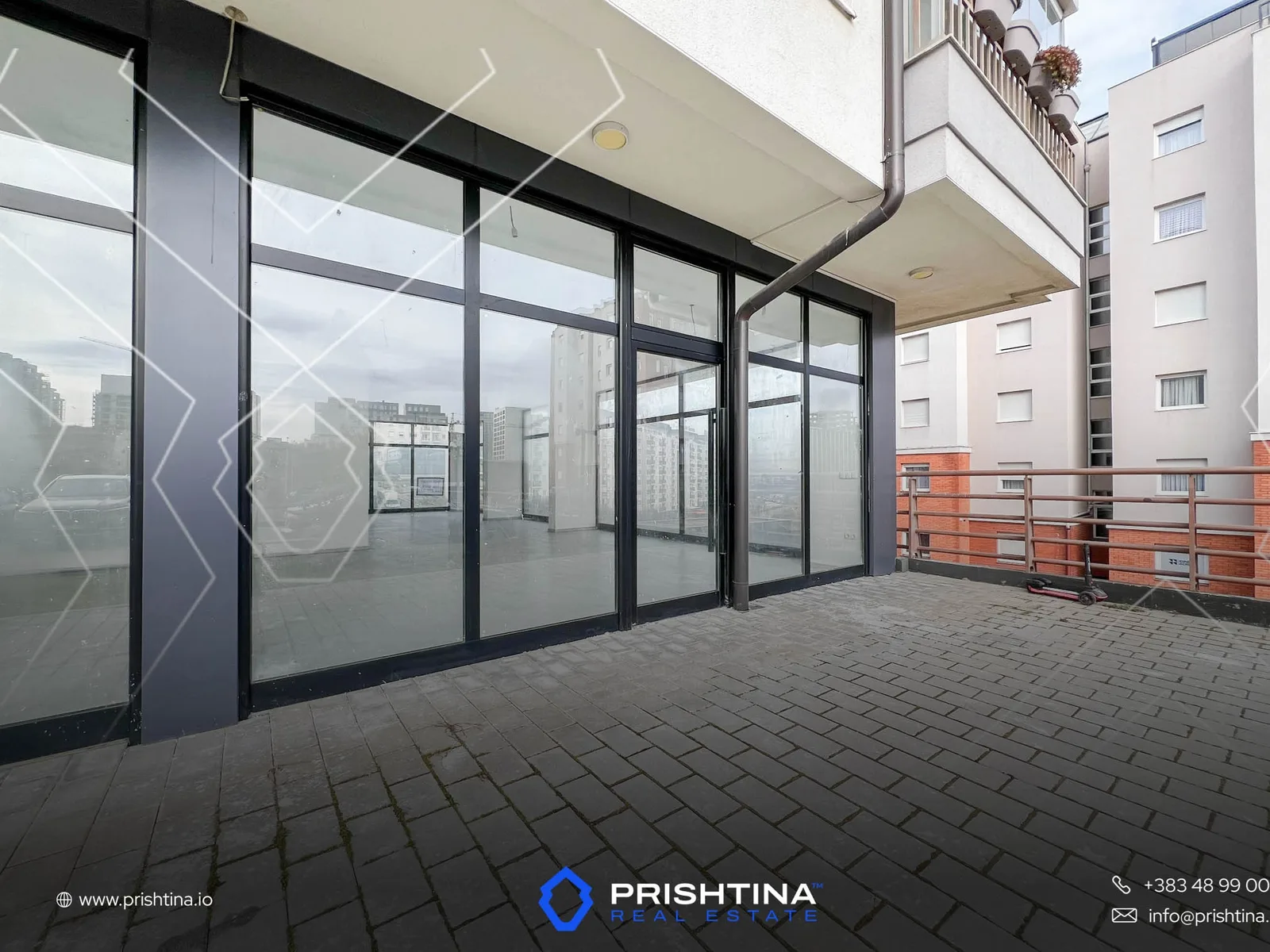 Lokal me qira 107m² në Emshir