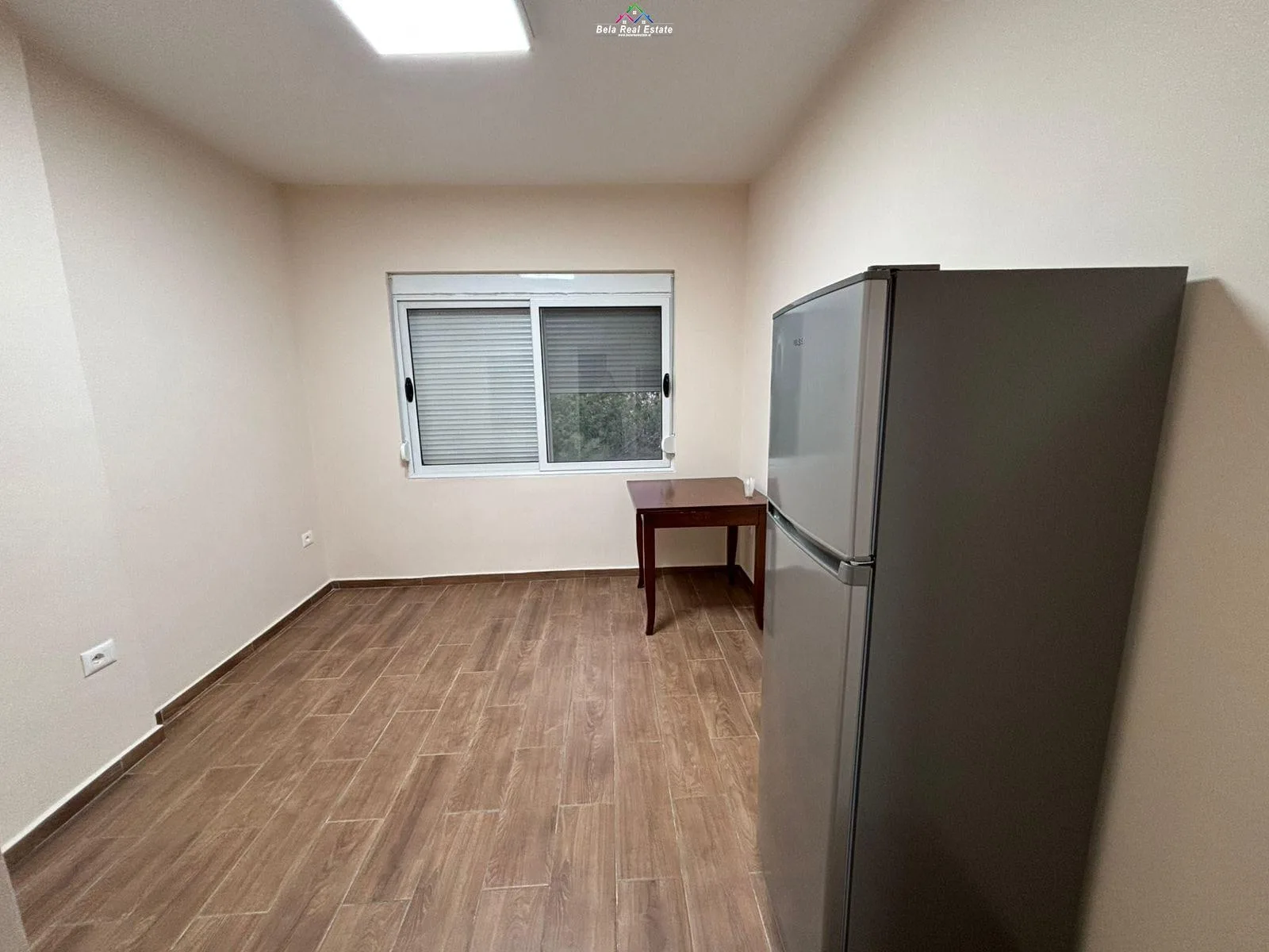 Zyre Me Qera Ne Myslym Shyr (BZ2742) Tirane
