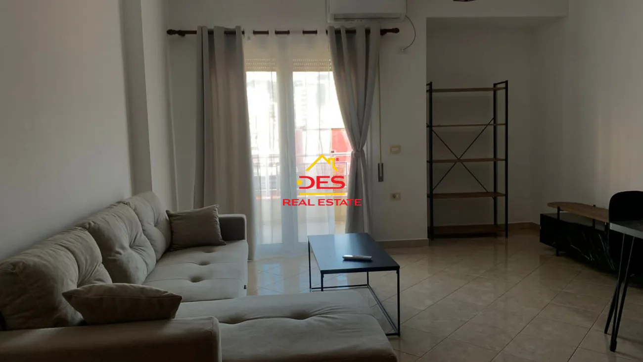 Jepet me qira apartament 2+1 pranë portit,vlorë