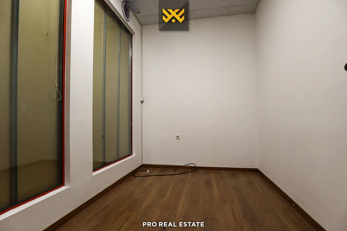 Lokal 450m² + 30m² me #QIRA në Pejton