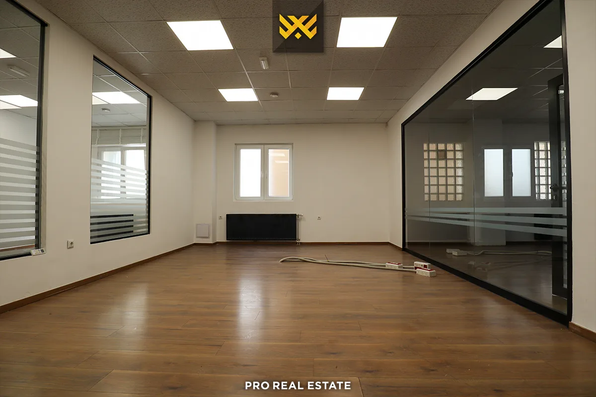 Lokal 450m² + 30m² me #QIRA në Pejton