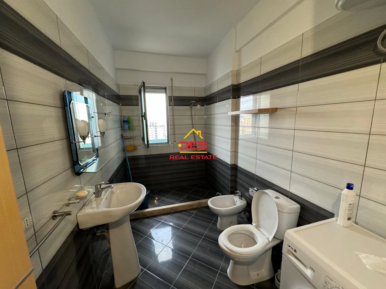 Jepet me qira apartament 2+1+2 te `ish kombinati i peshkut vlorë