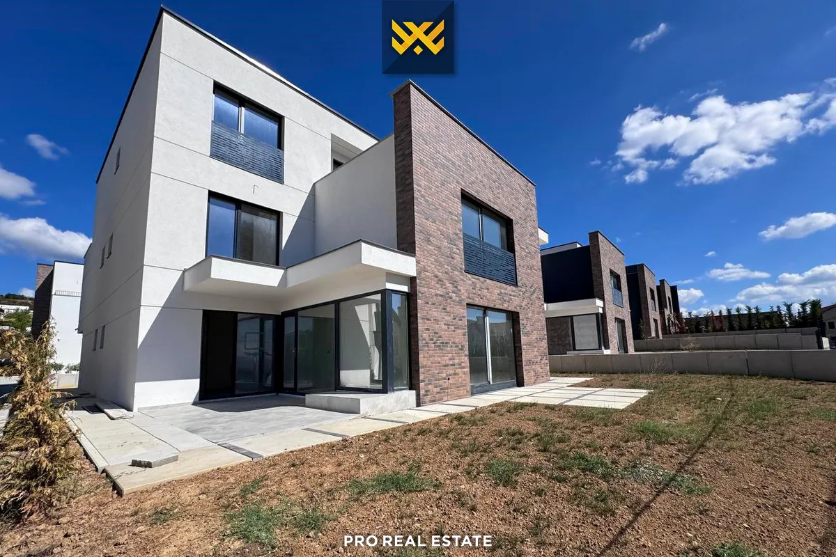Shtëpi 400m² + 103m² për #SHITJE në City Home