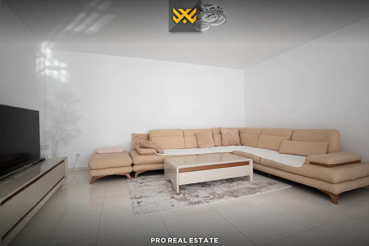 Shtëpi 250m² për #SHITJE në Veternik.
