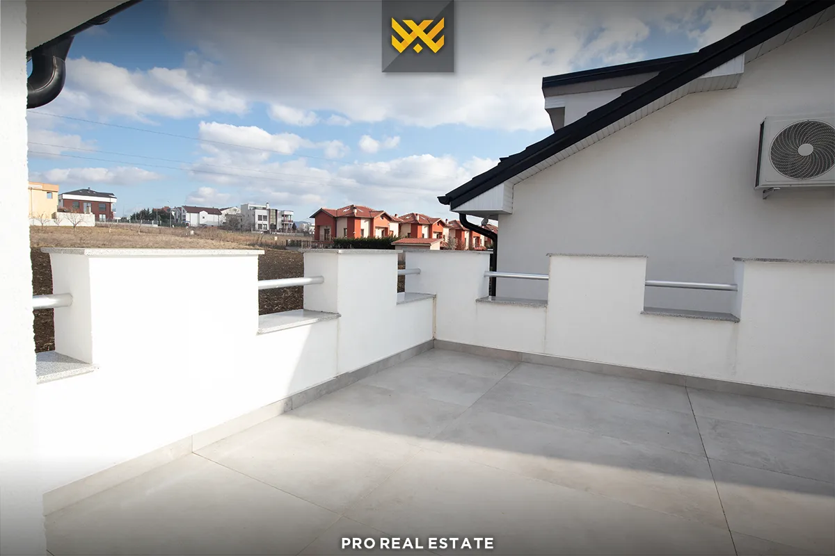 Shtëpi 250m² për #SHITJE në Veternik.
