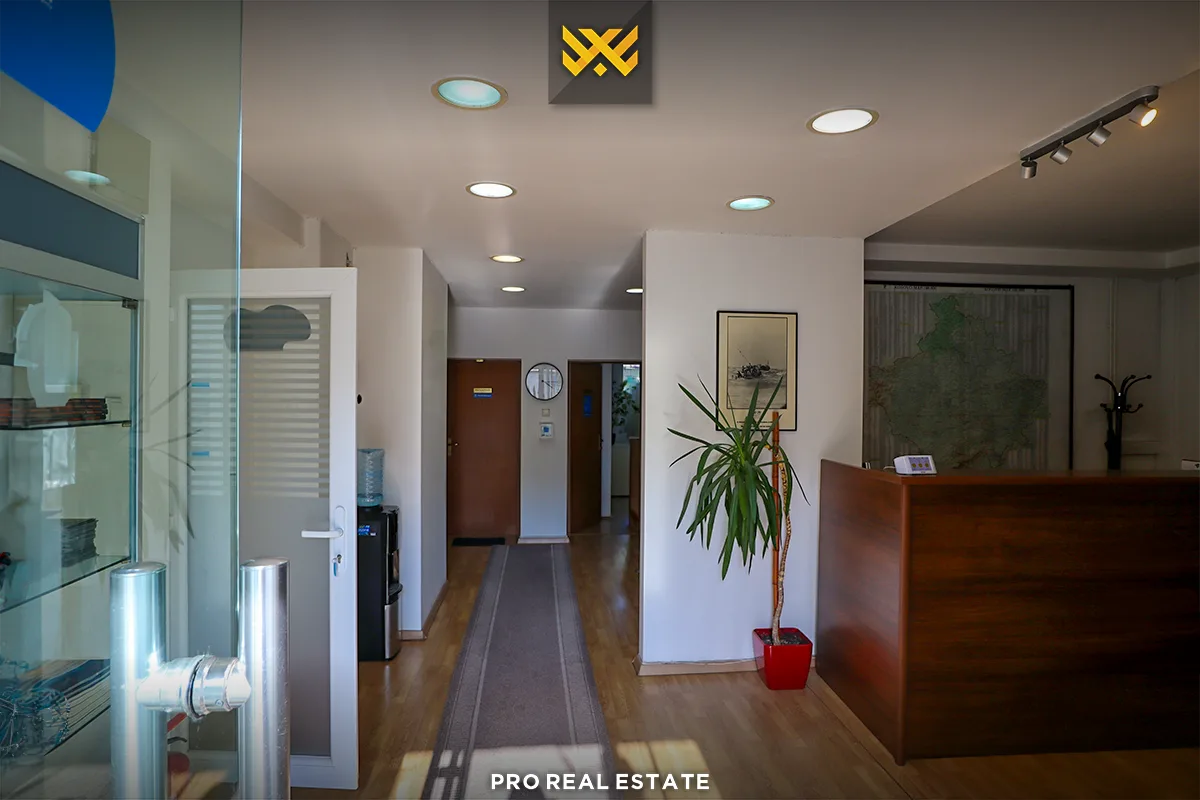 Shtëpi - Zyrë 400m² me #QIRA në Pejton