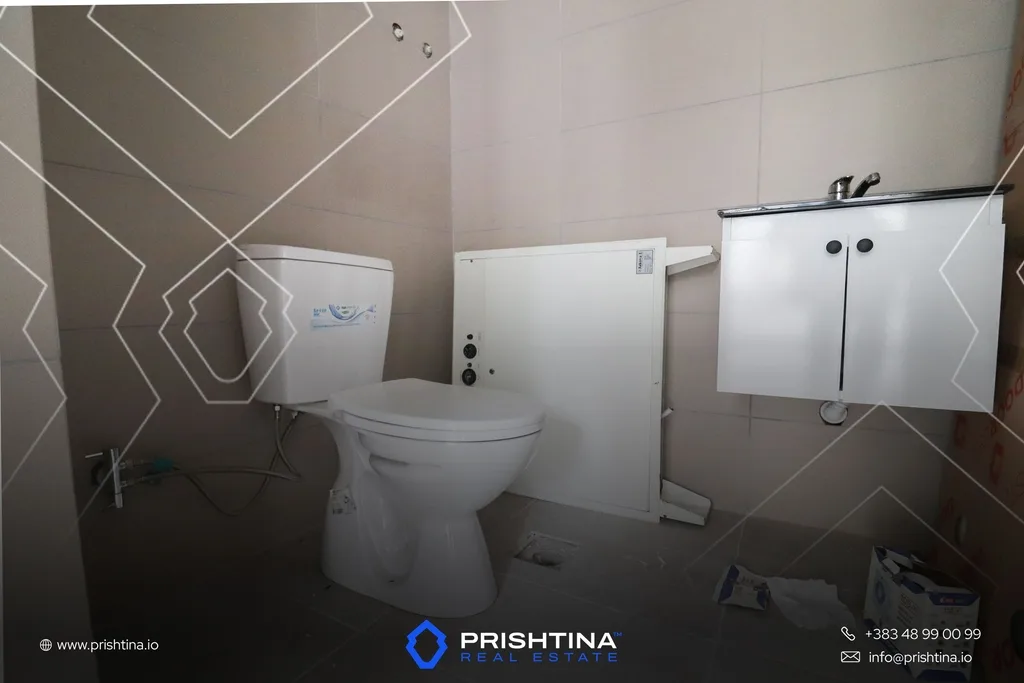 Lokal me #qira 55m² në Rrugën Muharrem Fejza