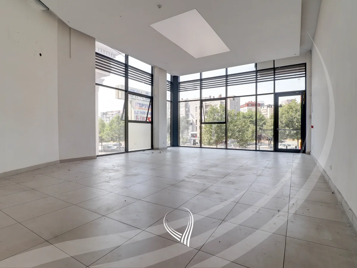 Lokal 74m2 me qira në lagjen Mati 1 – Rruga B