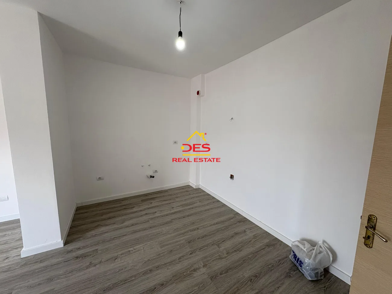 Shitet apartament 1+1 pranë bar restorant lux, vlorë