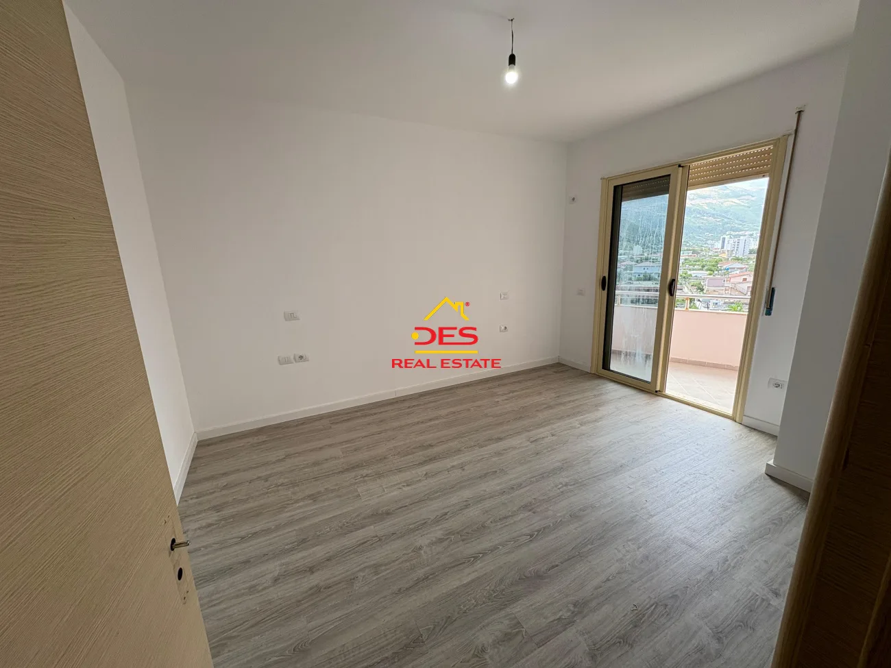 Shitet apartament 1+1 pranë bar restorant lux, vlorë