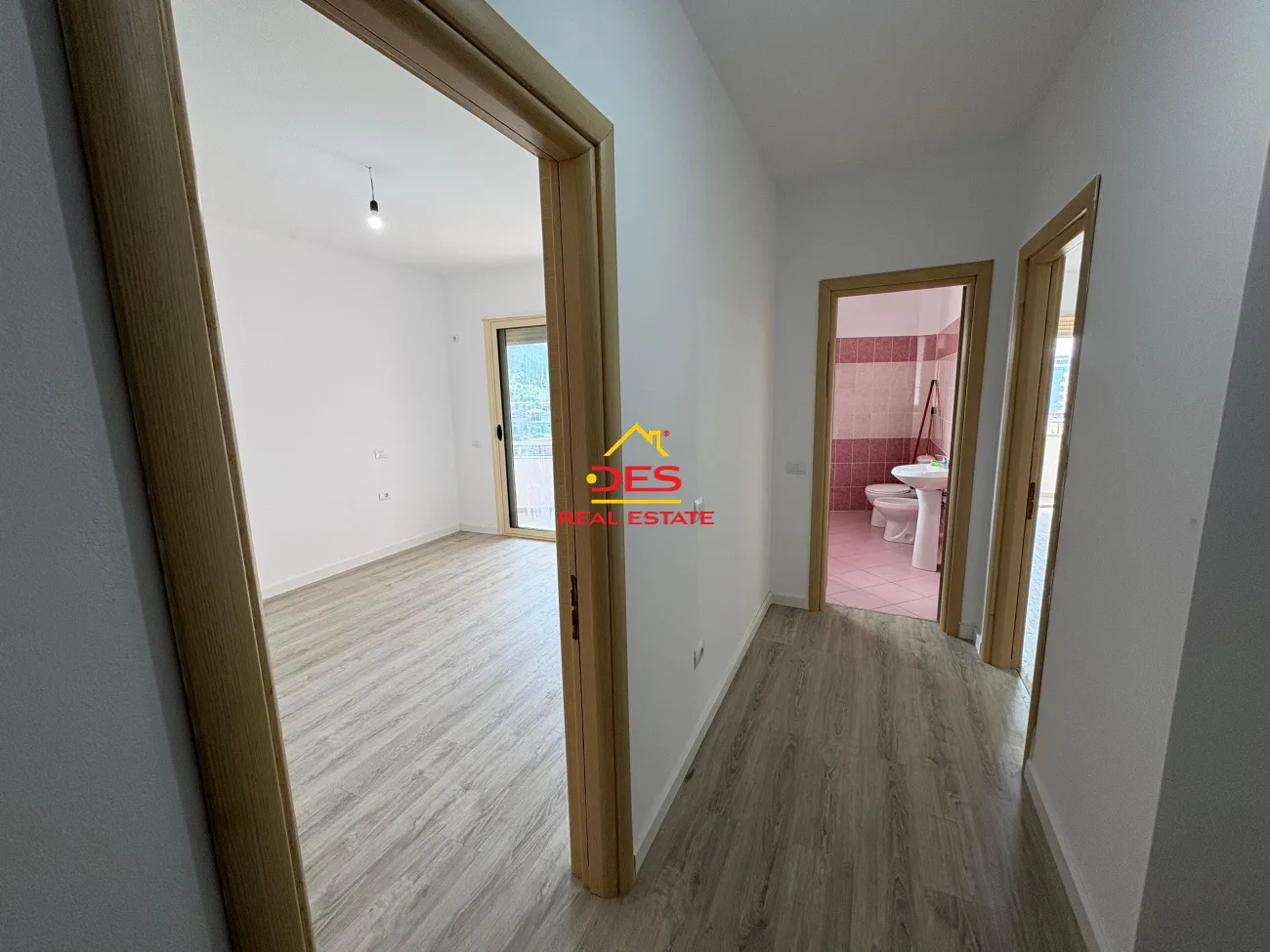 Shitet apartament 1+1 pranë bar restorant lux, vlorë