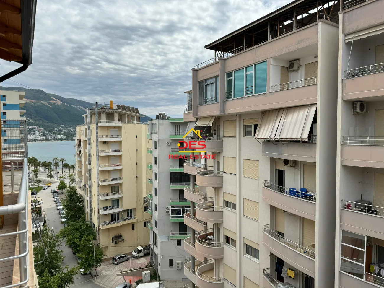 Jepet me qira apartament 2+1+verandë në lungomare,vlorë.