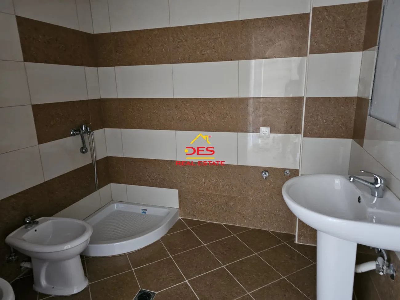 Shitet apartament 1+1 në sarandë