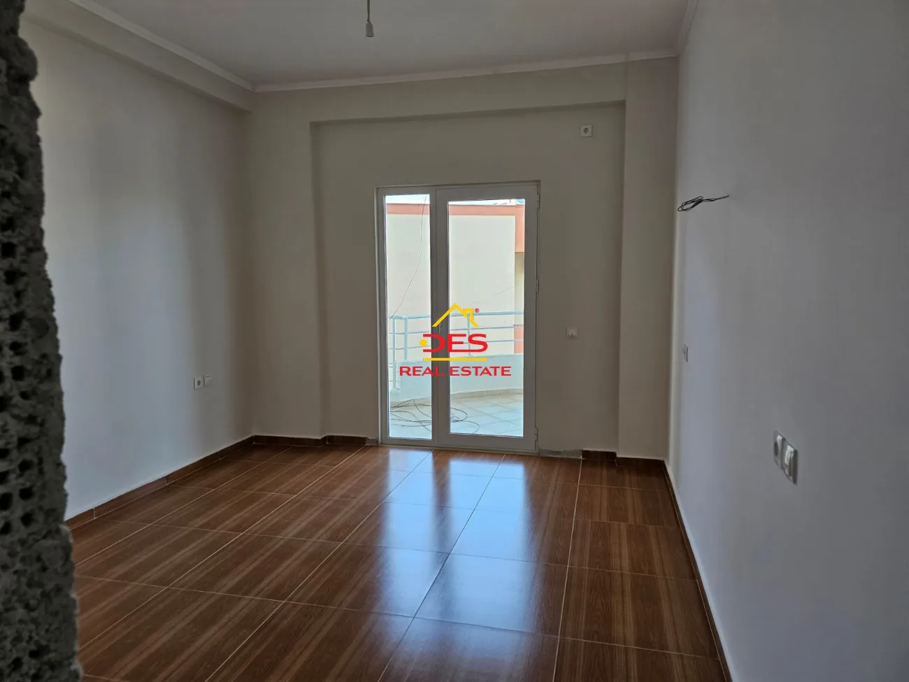 Shitet apartament 1+1 në sarandë