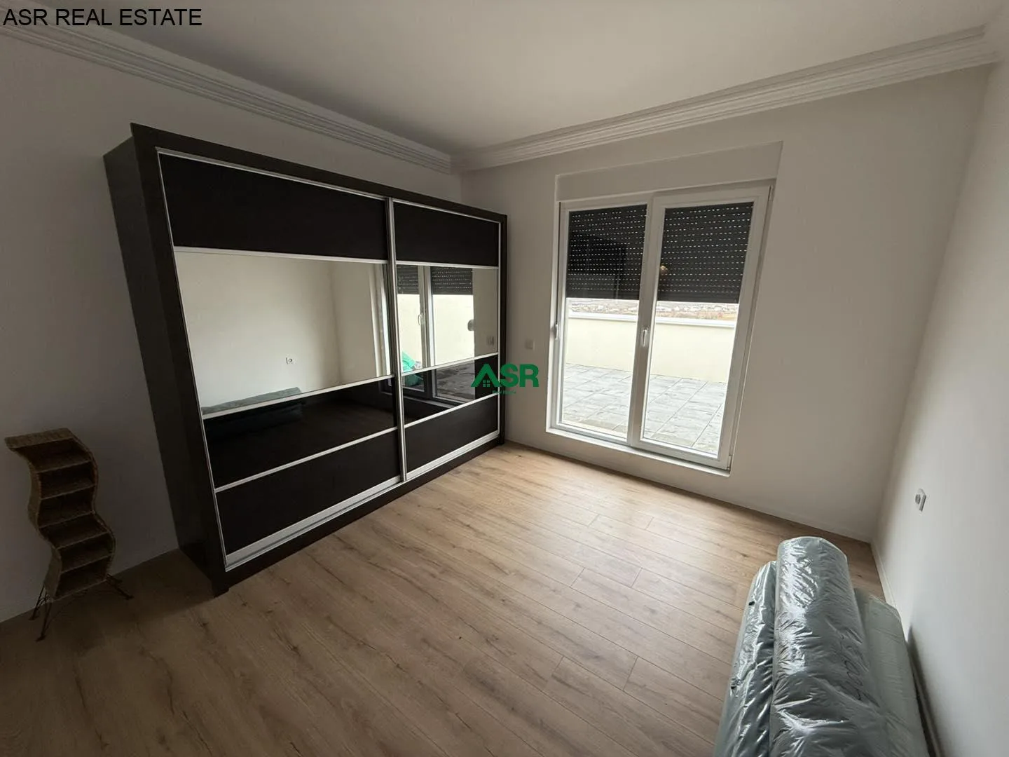 Ofrohet per SHITJE banesa (penthouse) në Lagjen Arberia