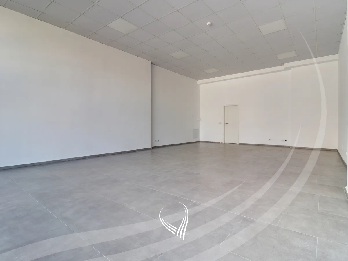 Lokal 70m2 me qira në lagjen Prishtina e Re