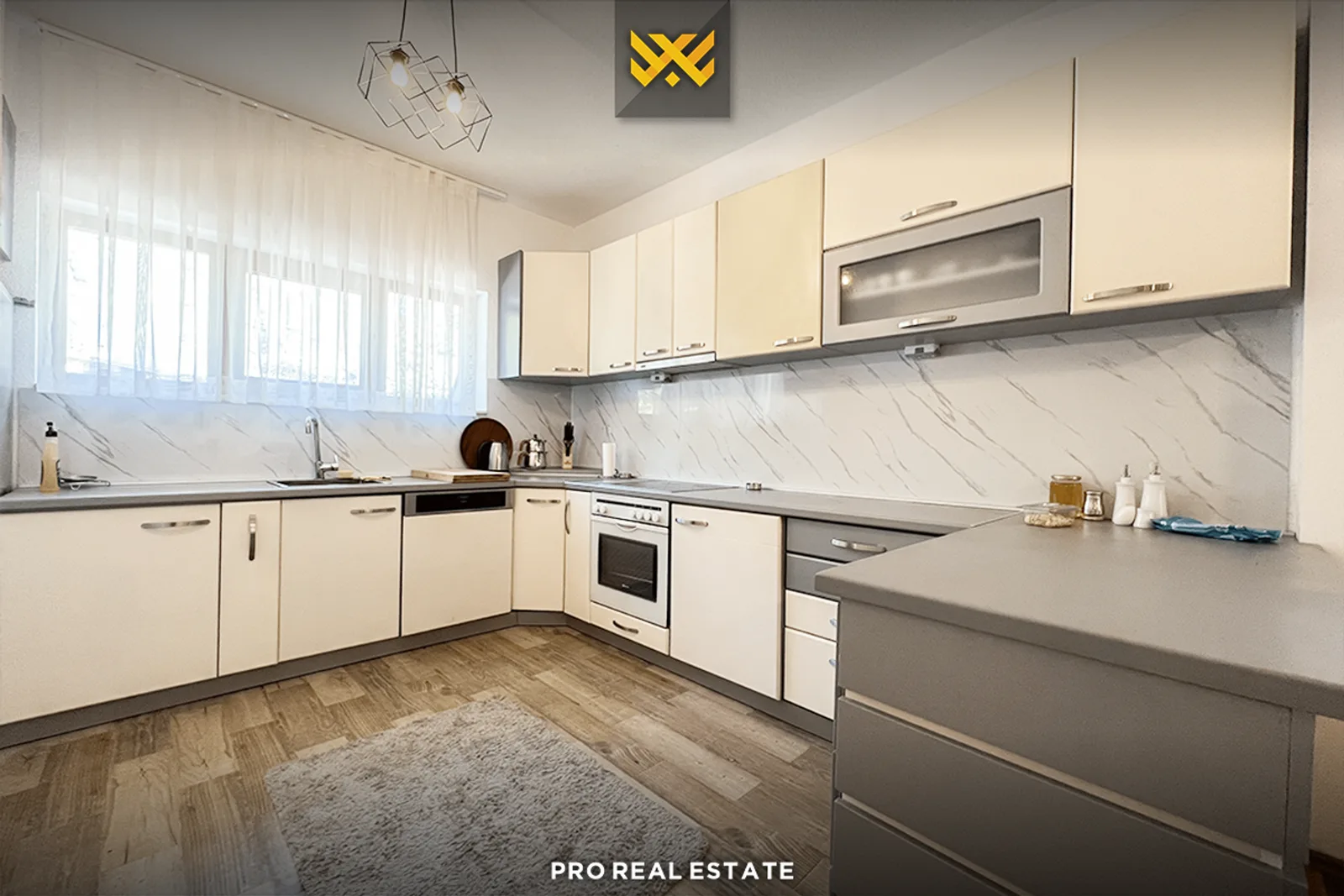 Villë 220m² për#SHITJE në Brezovicë.