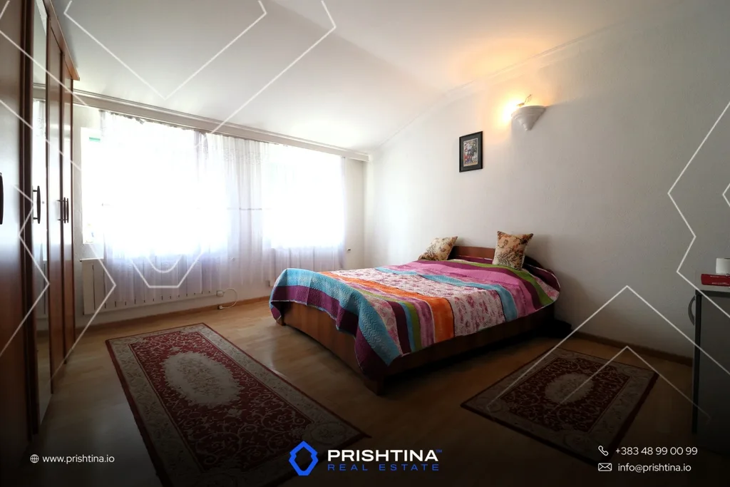 Kat shtëpie me qira 250m² në Aktash