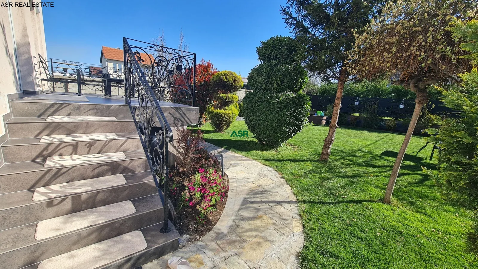 #ID:4338 Shtepi 280m2 me #qira në lagjen Janina ne Prishtine
