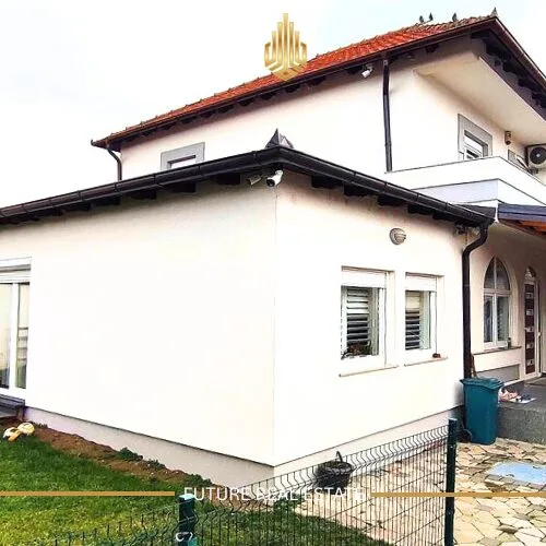 Shtëpia në SHITJE 250m² – në Hajvali me 5.1/ari truall.