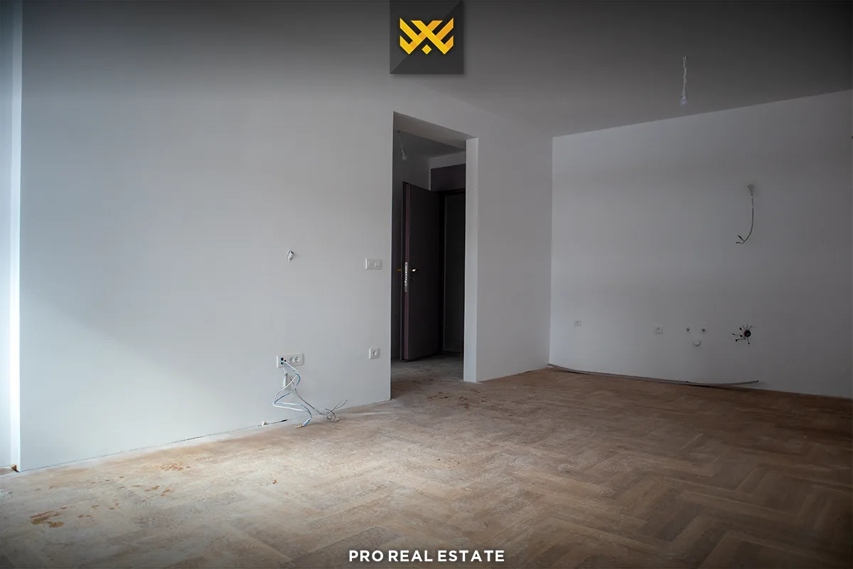 Banesë - Zyrë 84.7m² me #QIRA në Lagjen e Muhaxherëve