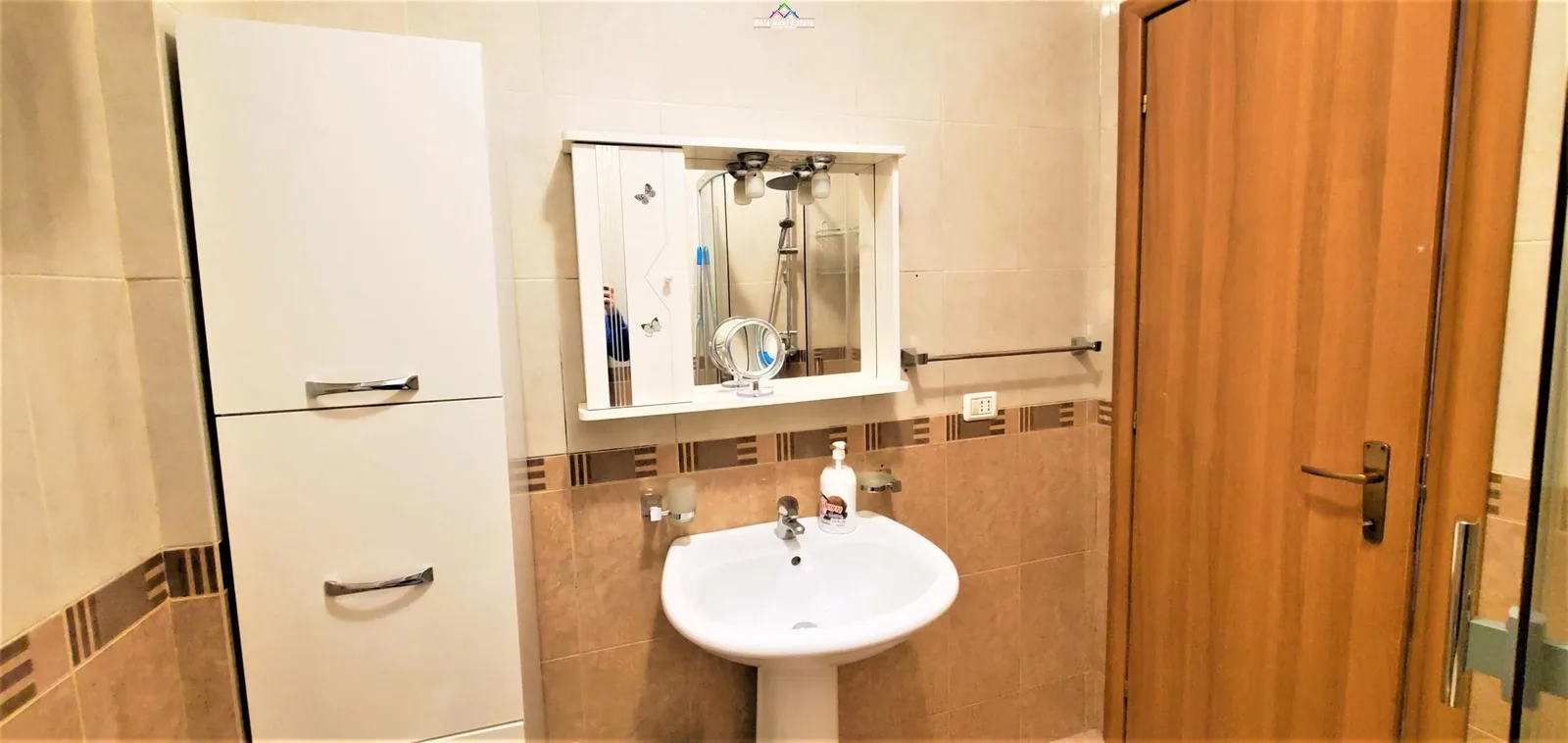 Apartament Me Qera 1+1 Tek Pazari i Ri (ID B2101031) Tirane.