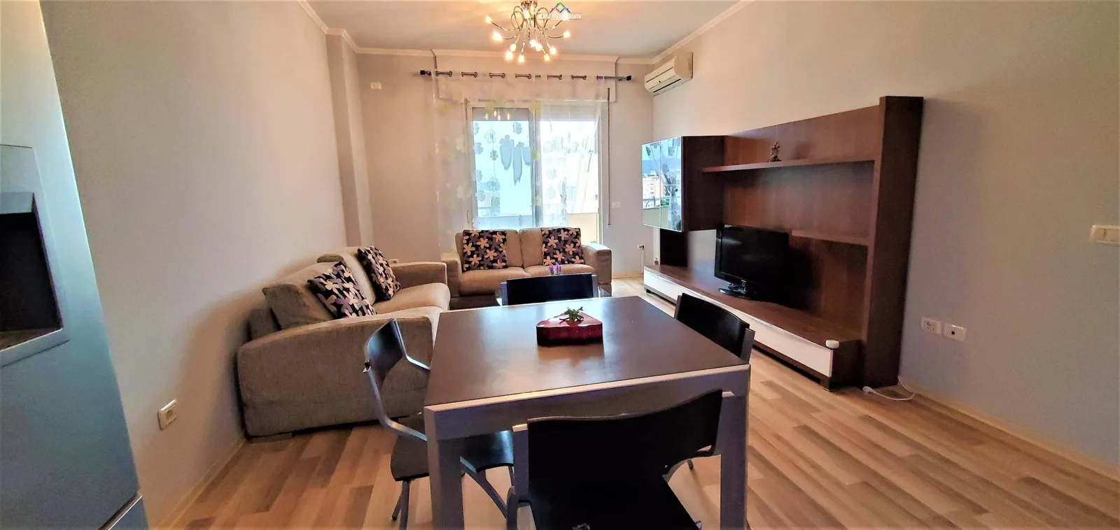 Apartament Me Qera 1+1 Tek Pazari i Ri (ID B2101031) Tirane.