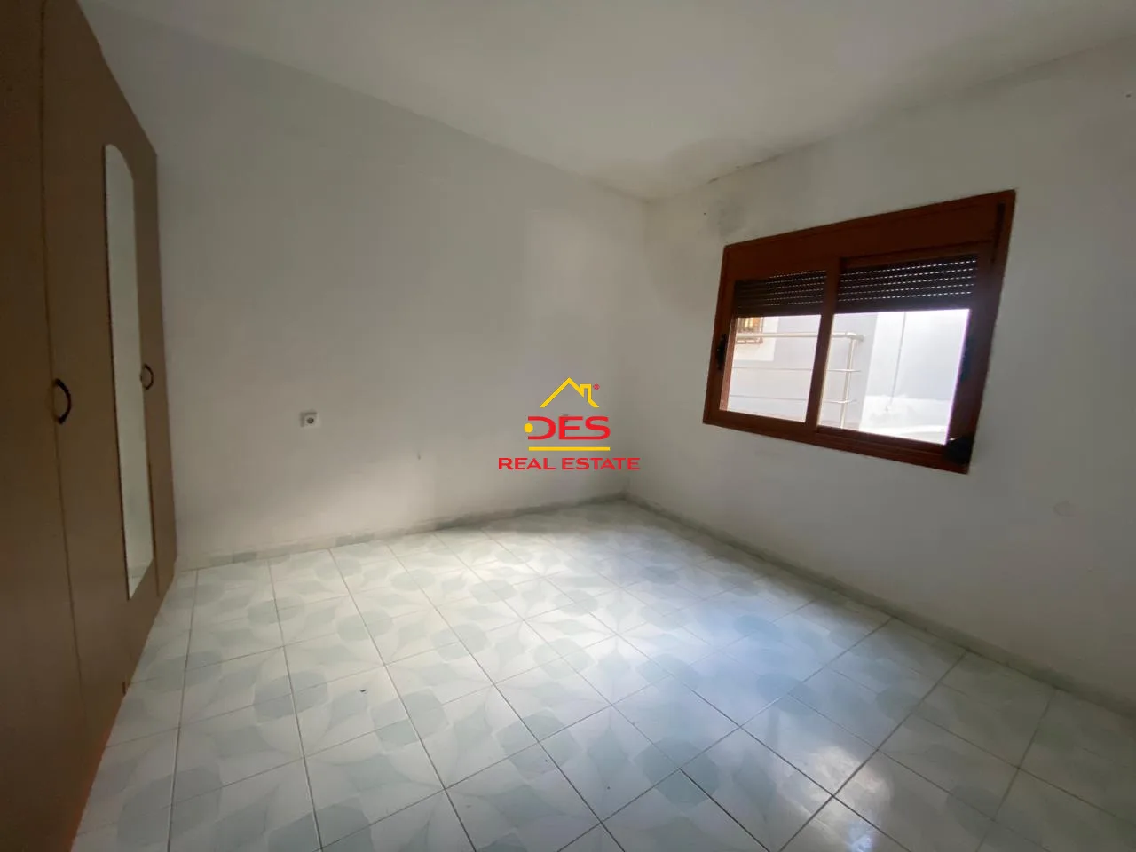 Shitet shtëpi private pranë shkollës 24 maj,vlorë