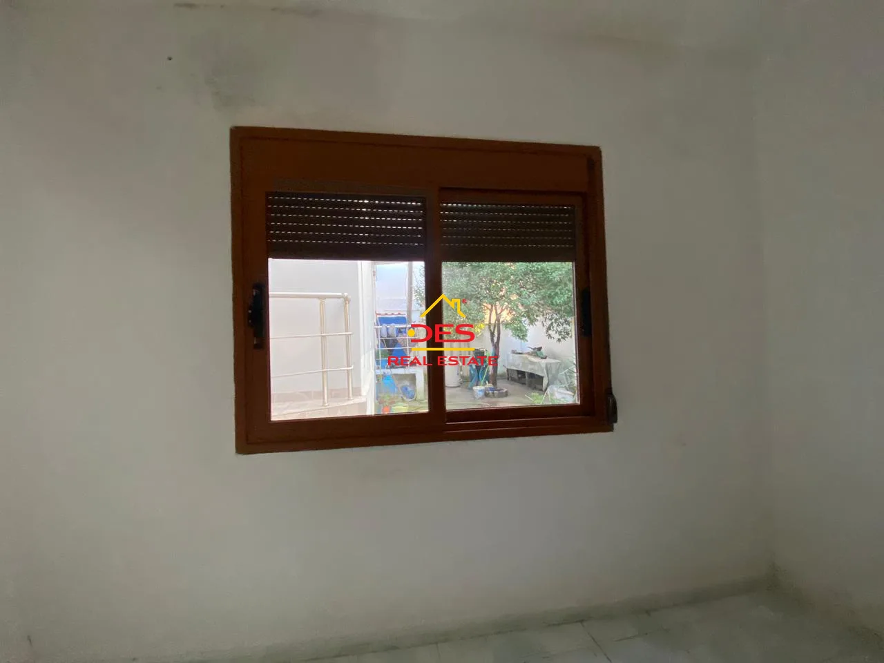 Shitet shtëpi private pranë shkollës 24 maj,vlorë