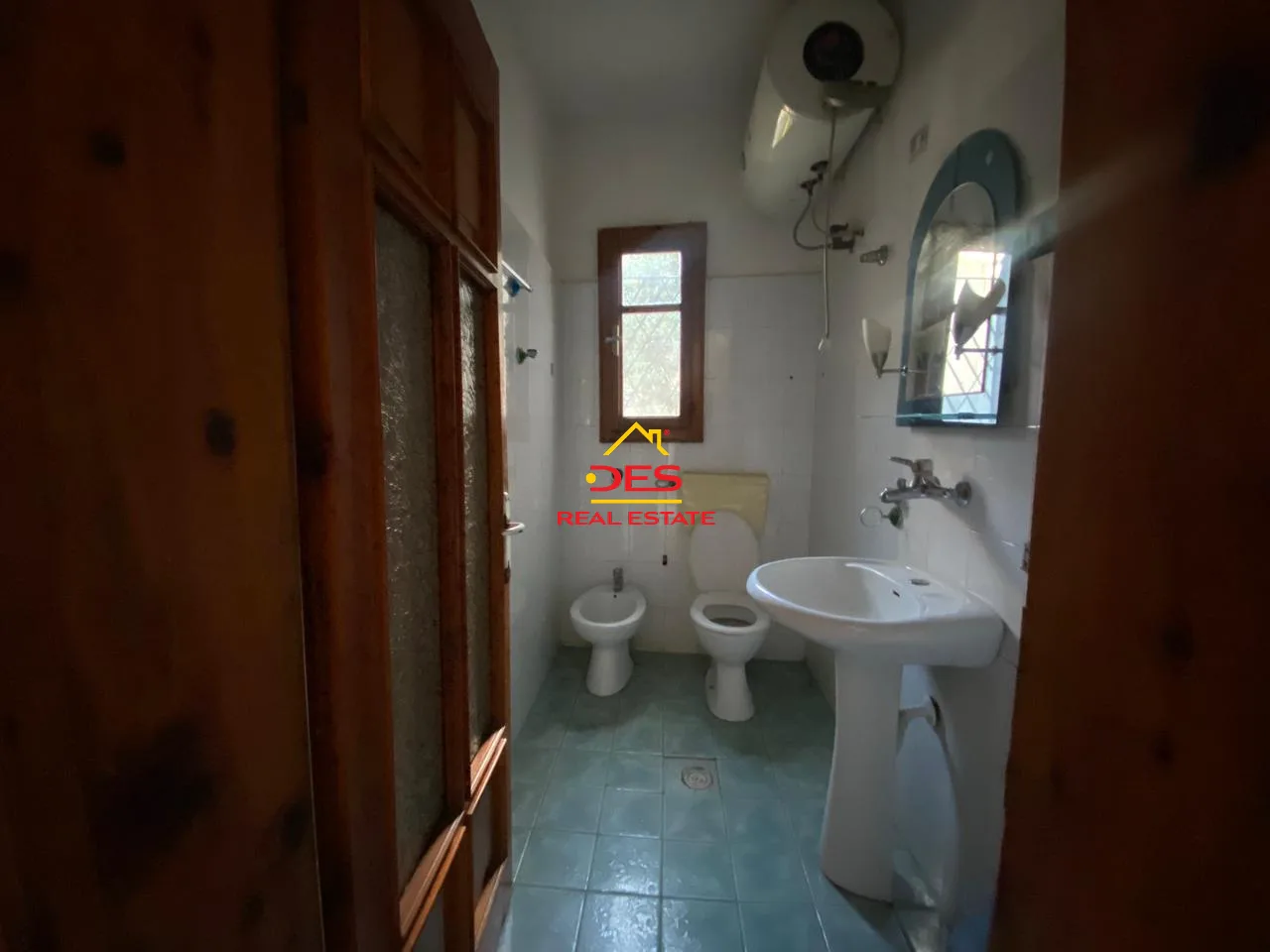 Shitet shtëpi private pranë shkollës 24 maj,vlorë