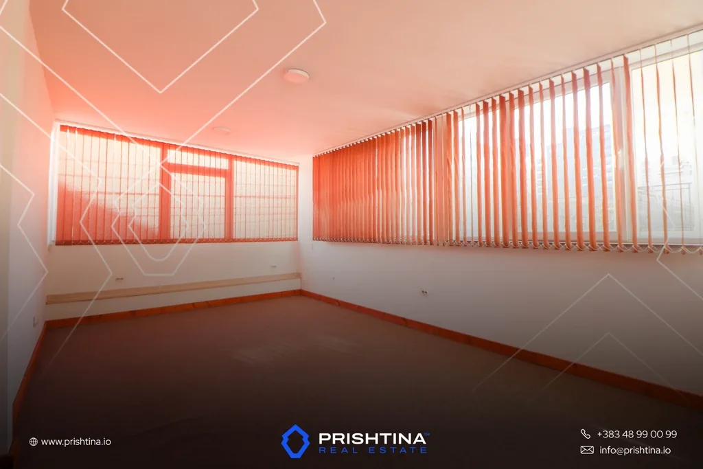 Lokal me qira 150m² në Emshir