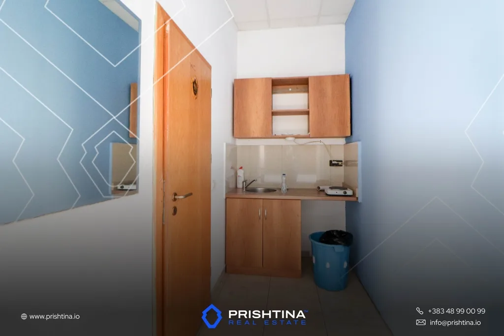 Lokal me qira 150m² në Emshir