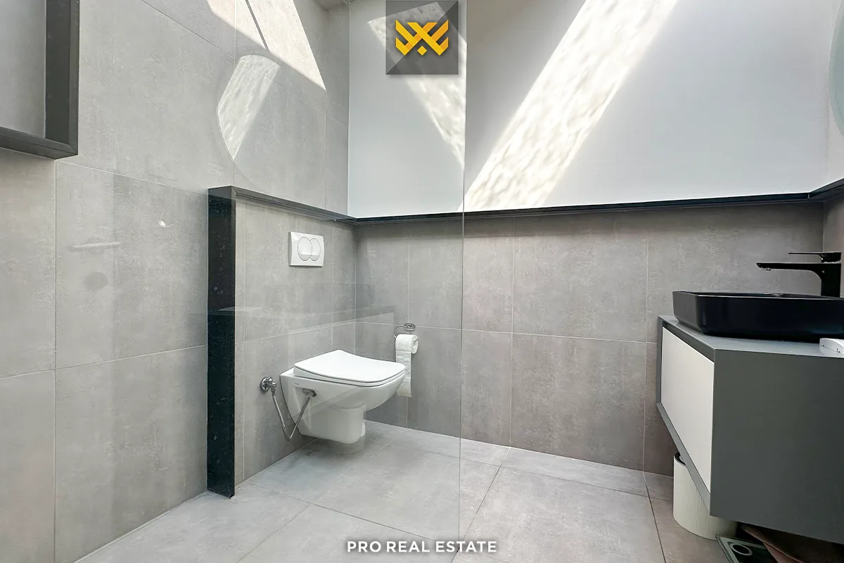 Banesë Penthouse 155m² + 100m² me #QIRA në Dragodan