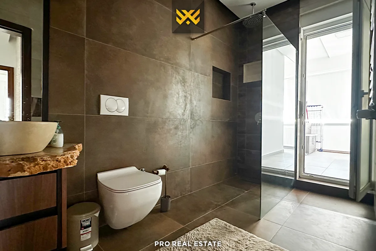 Banesë Penthouse 155m² + 100m² me #QIRA në Dragodan