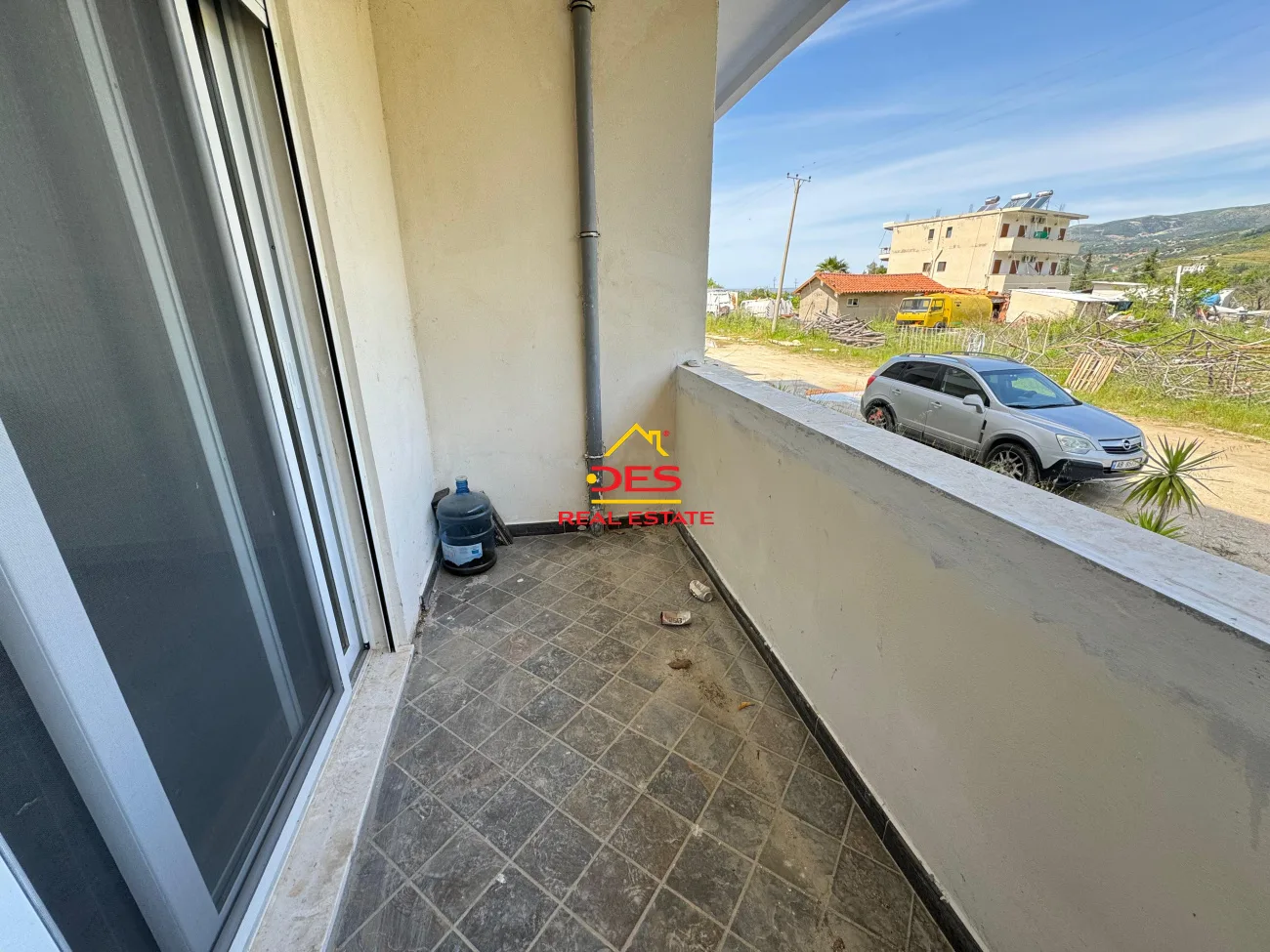 Shitet apartament 1+1 në radhimë.