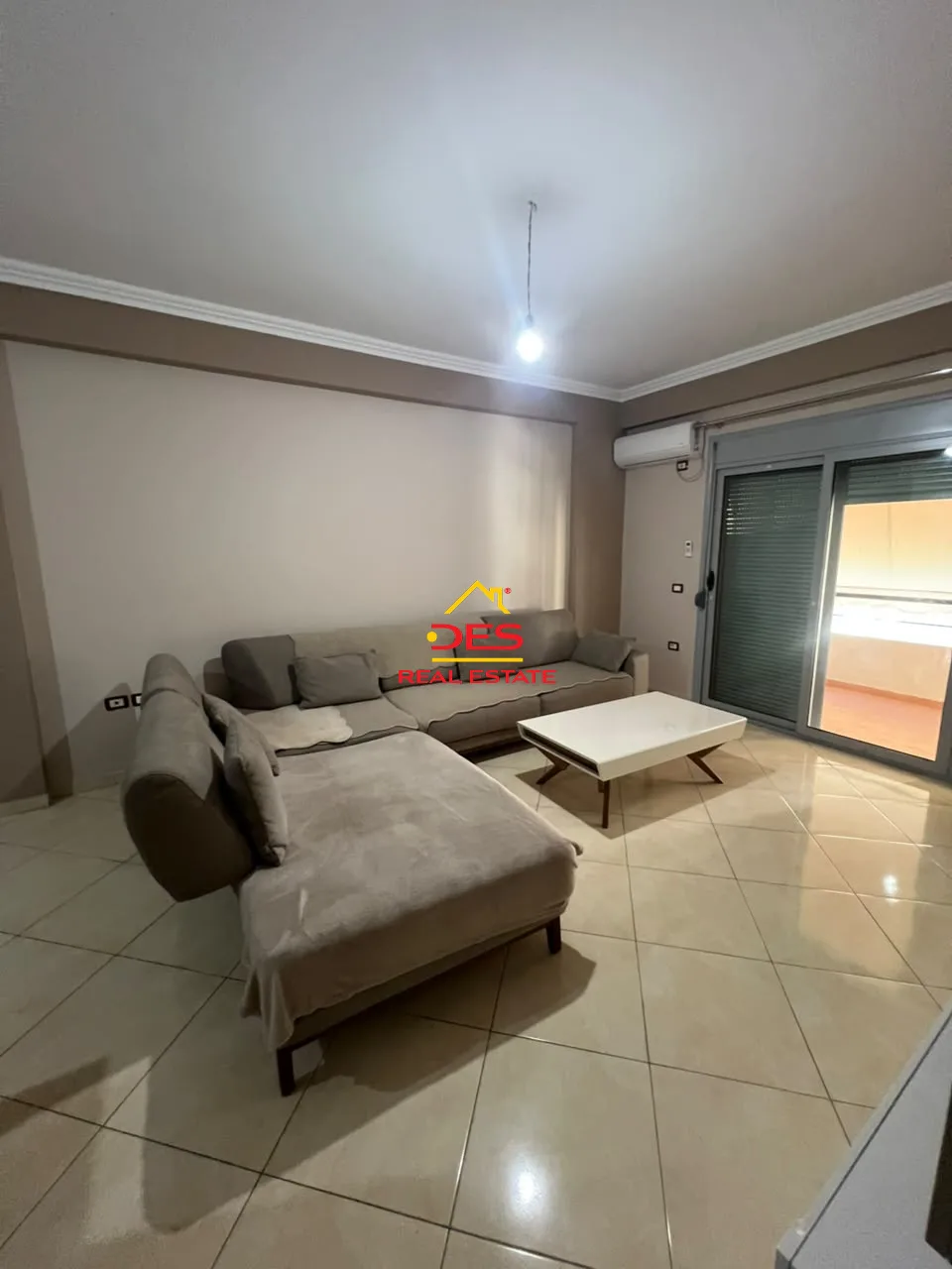 Jepet me qira apartament 2+1 te shtëpia e oficerave , vlorë