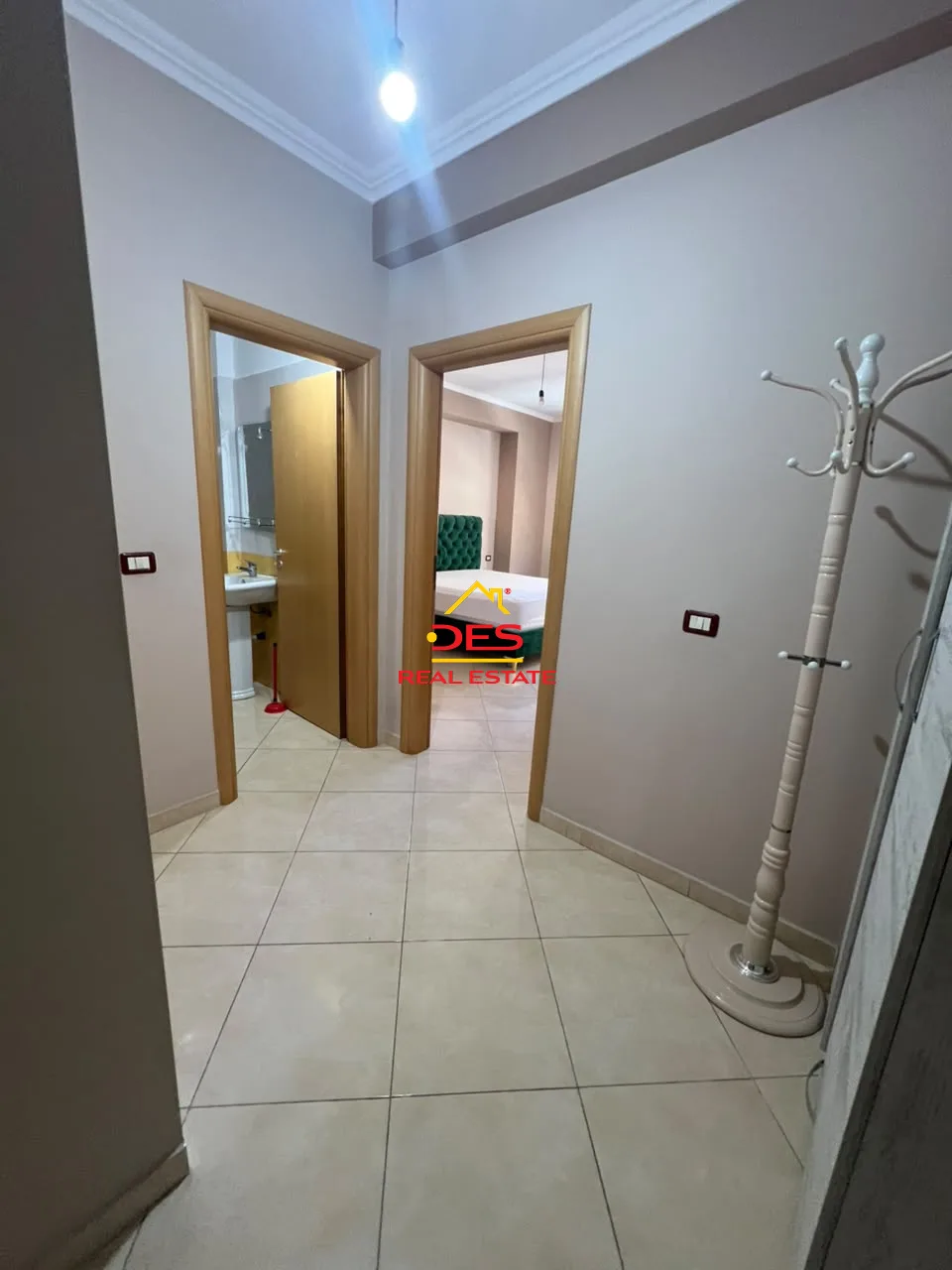 Jepet me qira apartament 2+1 te shtëpia e oficerave , vlorë