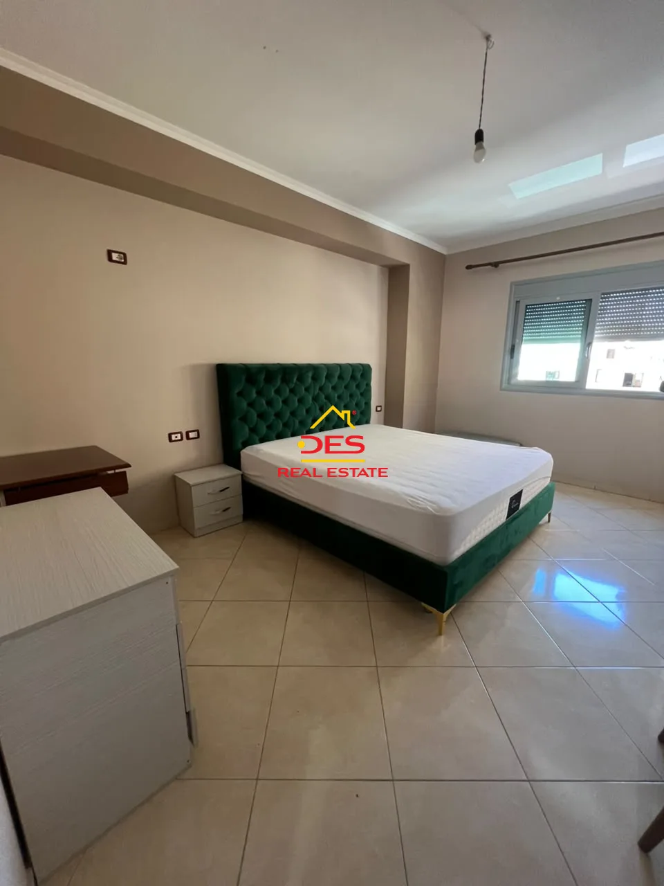 Jepet me qira apartament 2+1 te shtëpia e oficerave , vlorë