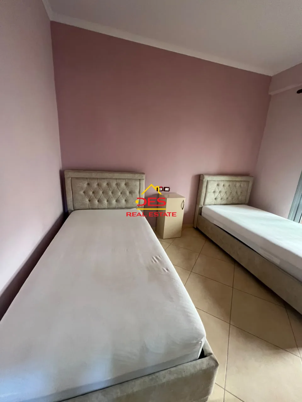 Jepet me qira apartament 2+1 te shtëpia e oficerave , vlorë