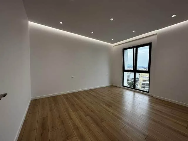 Zyre me Qera tek Farmacia 10 (ID BZ2611) Tirane.