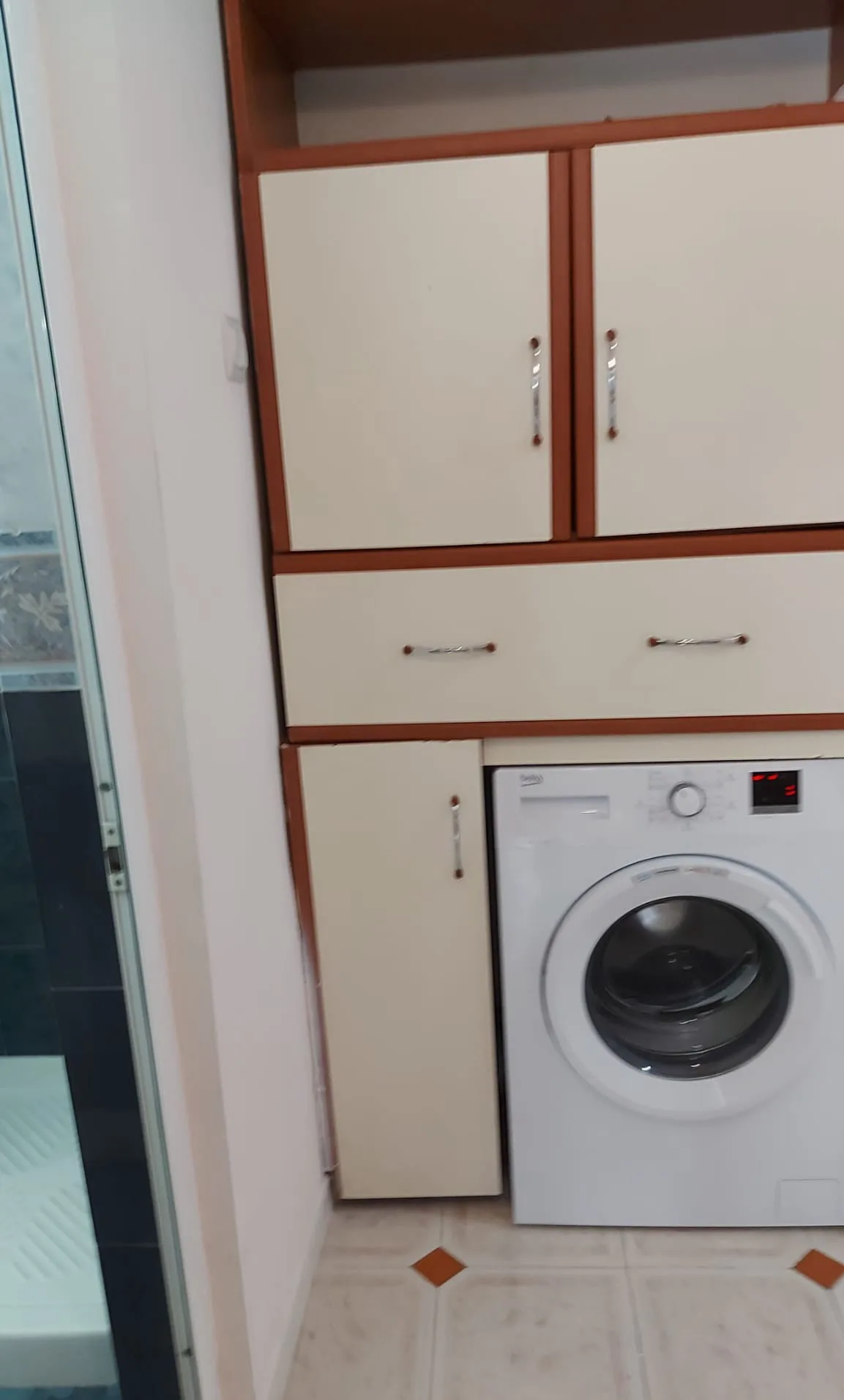 Apartament Me Qera 2+1 Tek Shallvaret (ID B221342) Tirane